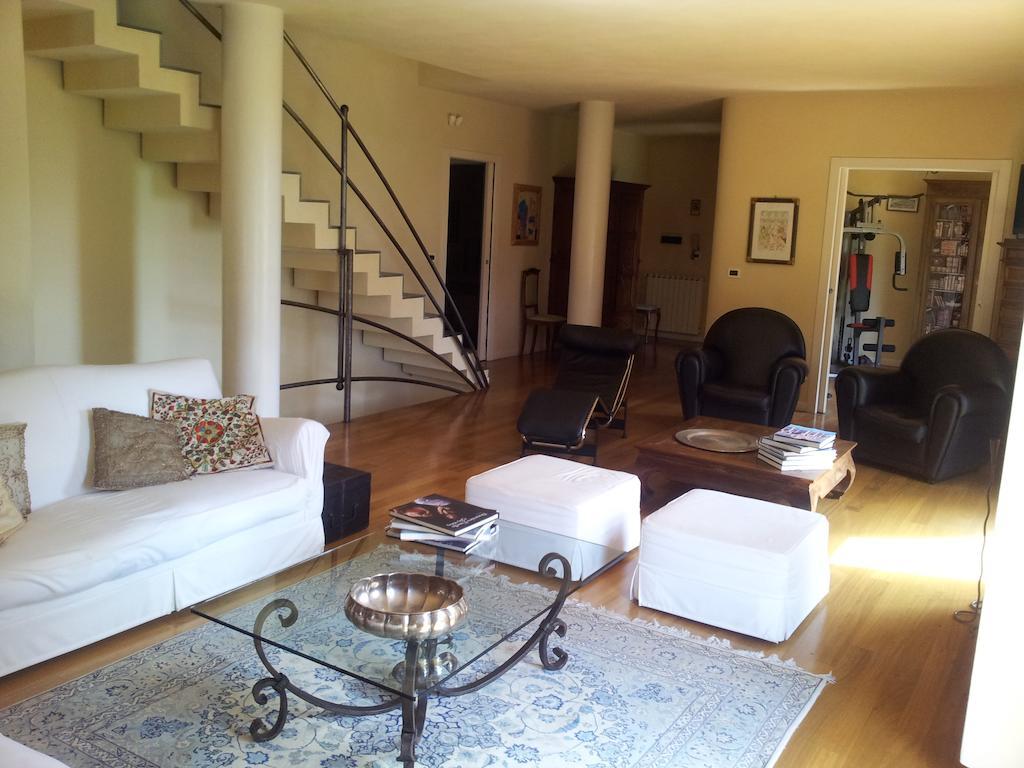 Villa Altar Bolano Bilik gambar